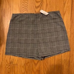 Gray plaid checker stretchy short shorts